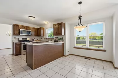 923 Ridge Trail, Carol Stream, IL 60188 - Photo 5