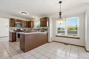 923 Ridge Trail, Carol Stream, IL 60188 - Photo 5