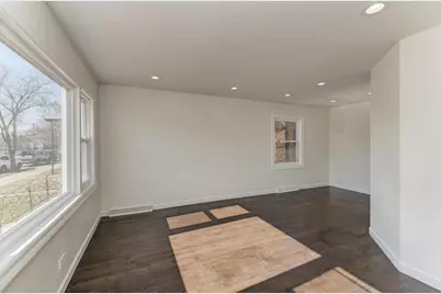 6218 W Foster Avenue, Chicago, IL 60630 - Photo 3