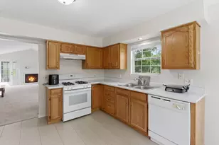 206 Glasgow Ln, Schaumburg, IL 60194 - Photo 5
