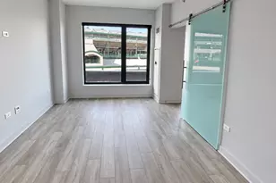 1025 W Addison St, Chicago, IL 60613 - Photo 3