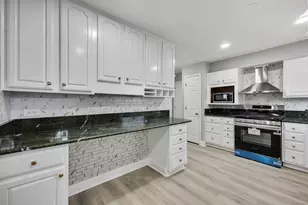 574 Ridge Ave, Elk Grove Village, IL 60007 - Photo 9