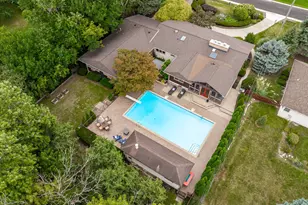 12 Meadowood Dr, Oak Brook, IL 60523 - Photo 1