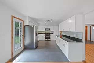 1617 Holly Ave, Darien, IL 60561 - Photo 9