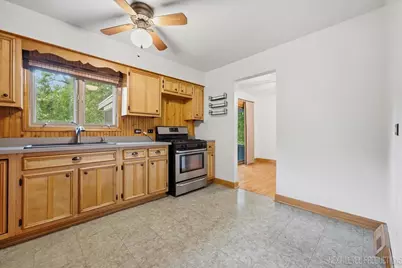 28W041 Elm Drive, West Chicago, IL 60185 - Photo 7