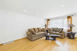 442 Gaylin Ct, Bensenville, IL 60106 - Photo 3
