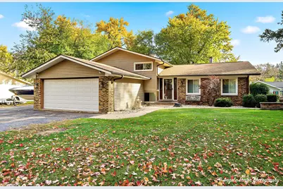 34679 N Hiawatha Trail, McHenry, IL 60051 - Photo 1