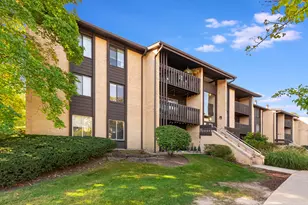 6165 Knoll Wood Ct, Willowbrook, IL 60527 - Photo 1
