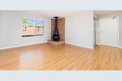 6165 Knoll Wood Court #302, Willowbrook, IL 60527 - Photo 5