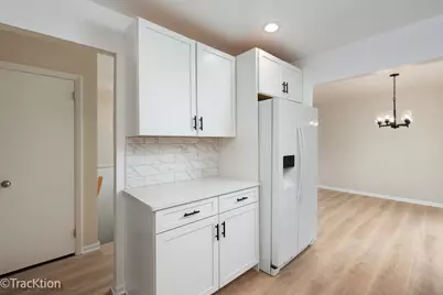 7208 Sprucewood Avenue, Woodridge, IL 60517 - Photo 9