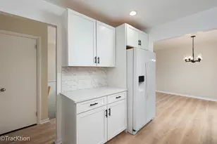 7208 Sprucewood Ave, Woodridge, IL 60517 - Photo 9
