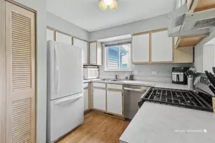 18639 W Sterling Ct, Grayslake, IL 60030 - Photo 7