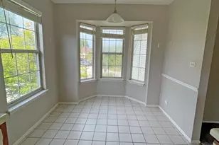 238 Green Knoll Ln, Streamwood, IL 60107 - Photo 5