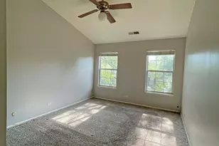 238 Green Knoll Ln, Streamwood, IL 60107 - Photo 9