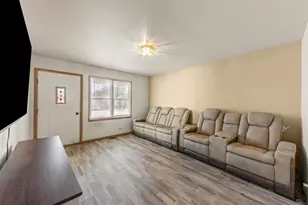 1917 N Hickory St, Crest Hill, IL 60403 - Photo 5