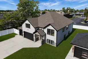 8003 S Oconto Ave, Bridgeview, IL 60455 - Photo 11