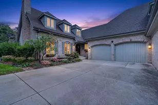 10 Tartan Ridge Rd, Burr Ridge, IL 60527 - Photo 1