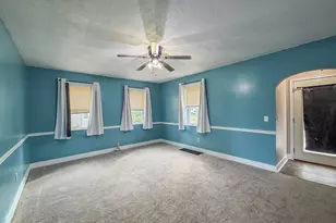 417 W Garfield Ave, Cissna Park, IL 60924 - Photo 5
