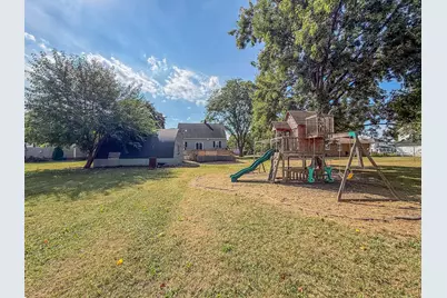 417 W Garfield Avenue, Cissna Park, IL 60924 - Photo 35
