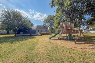 417 W Garfield Ave, Cissna Park, IL 60924 - Photo 35