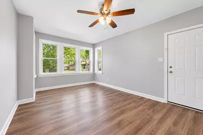 7949 S Marquette Avenue, Chicago, IL 60617 - Photo 35
