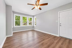 7949 S Marquette Ave, Chicago, IL 60617 - Photo 35