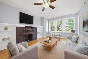 7949 S Marquette Ave, Chicago, IL 60617 - Photo 5