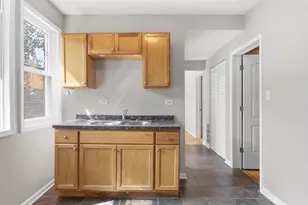 7949 S Marquette Ave, Chicago, IL 60617 - Photo 29