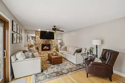 1410 E Eton Drive, Arlington Heights, IL 60004 - Photo 11