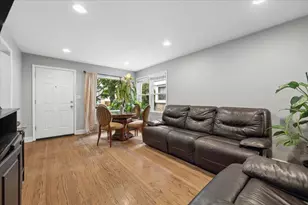 2416 Nathaniel Pl, Evanston, IL 60202 - Photo 3