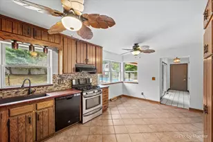 1218 Oakleaf Ave, McHenry, IL 60051 - Photo 11