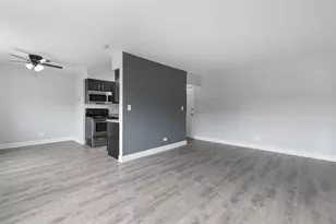 6826 N Ridge Blvd, Chicago, IL 60645 - Photo 3