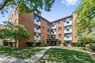 6826 N Ridge Blvd, Chicago, IL 60645 - Photo 1