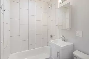 7070 N Sheridan Ave, Chicago, IL 60626 - Photo 11