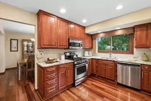 2571 N Douglas Ave, Arlington Heights, IL 60004 - Photo 5