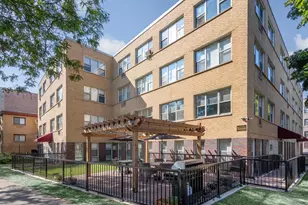 7070 N Sheridan Ave, Chicago, IL 60626 - Photo 1