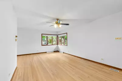 558 E Park Avenue, Elmhurst, IL 60126 - Photo 9