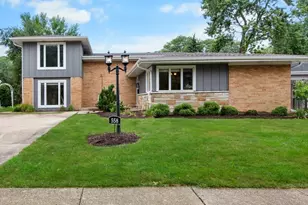 558 E Park Ave, Elmhurst, IL 60126 - Photo 1