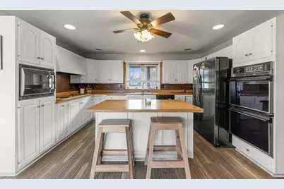 10501 Cindy Jo Avenue, Huntley, IL 60142 - Photo 11