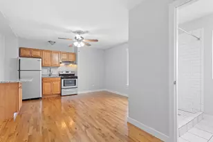 7450 N Greenview Ave, Chicago, IL 60626 - Photo 5
