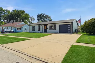 916 Mulberry Ln, Streamwood, IL 60107 - Photo 1