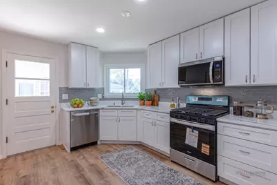 70 Dover Drive, Des Plaines, IL 60018 - Photo 5