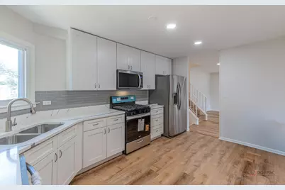 70 Dover Drive, Des Plaines, IL 60018 - Photo 7