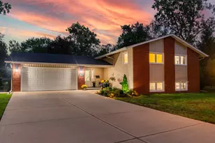 917 E Schirra Dr, Palatine, IL 60074 - Photo 1