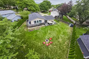 917 E Schirra Dr, Palatine, IL 60074 - Photo 9