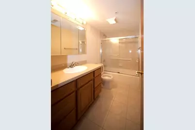 6340 Capulina Avenue #4C, Morton Grove, IL 60053 - Photo 5