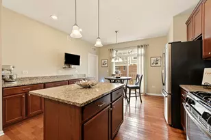 2845 Henley Ln, Naperville, IL 60540 - Photo 9