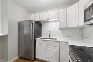 2650 N Lakeview Ave, Chicago, IL 60614 - Photo 11