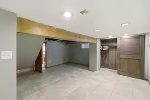 3829 W Addison St, Chicago, IL 60618 - Photo 25