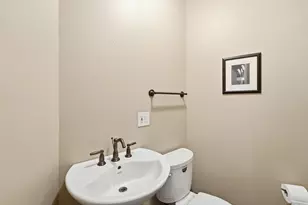 3829 W Addison St, Chicago, IL 60618 - Photo 15